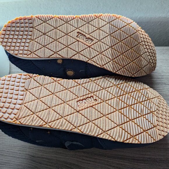 NWOT Teva ReEmber Sun and Moon Moccasin Slipper Sneakers W7 - Picture 4 of 4